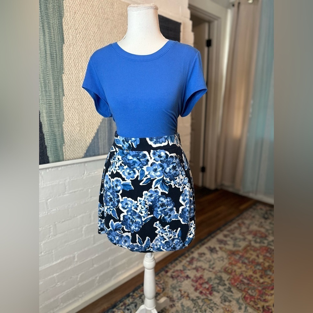 Jones New York Blue Floral Skirt with Bike Shorts/Skort - Picture 2 of 6